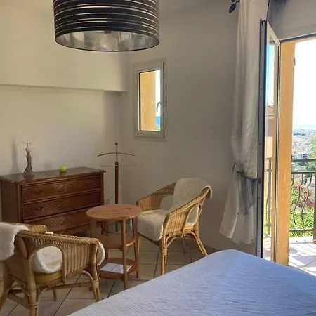 Avec Piscine Et Vue Magnifique Sur Νίκαια